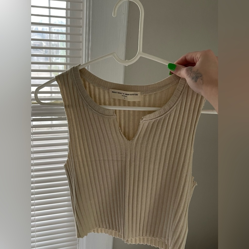 Cropped Tank - Picture 2 of 3